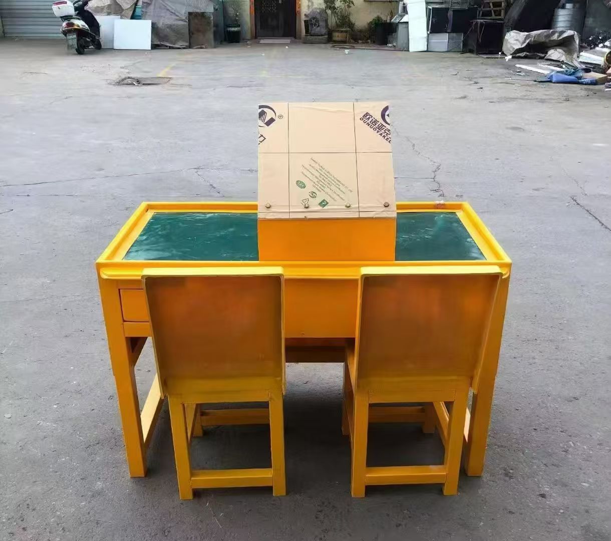 卓尼防静电导通桌井下煤矿火工品发放桌：危险品流转的安全守护者